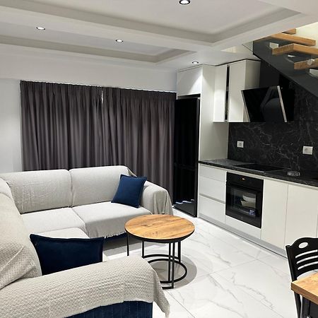 Matias Apartments Sarandë エクステリア 写真