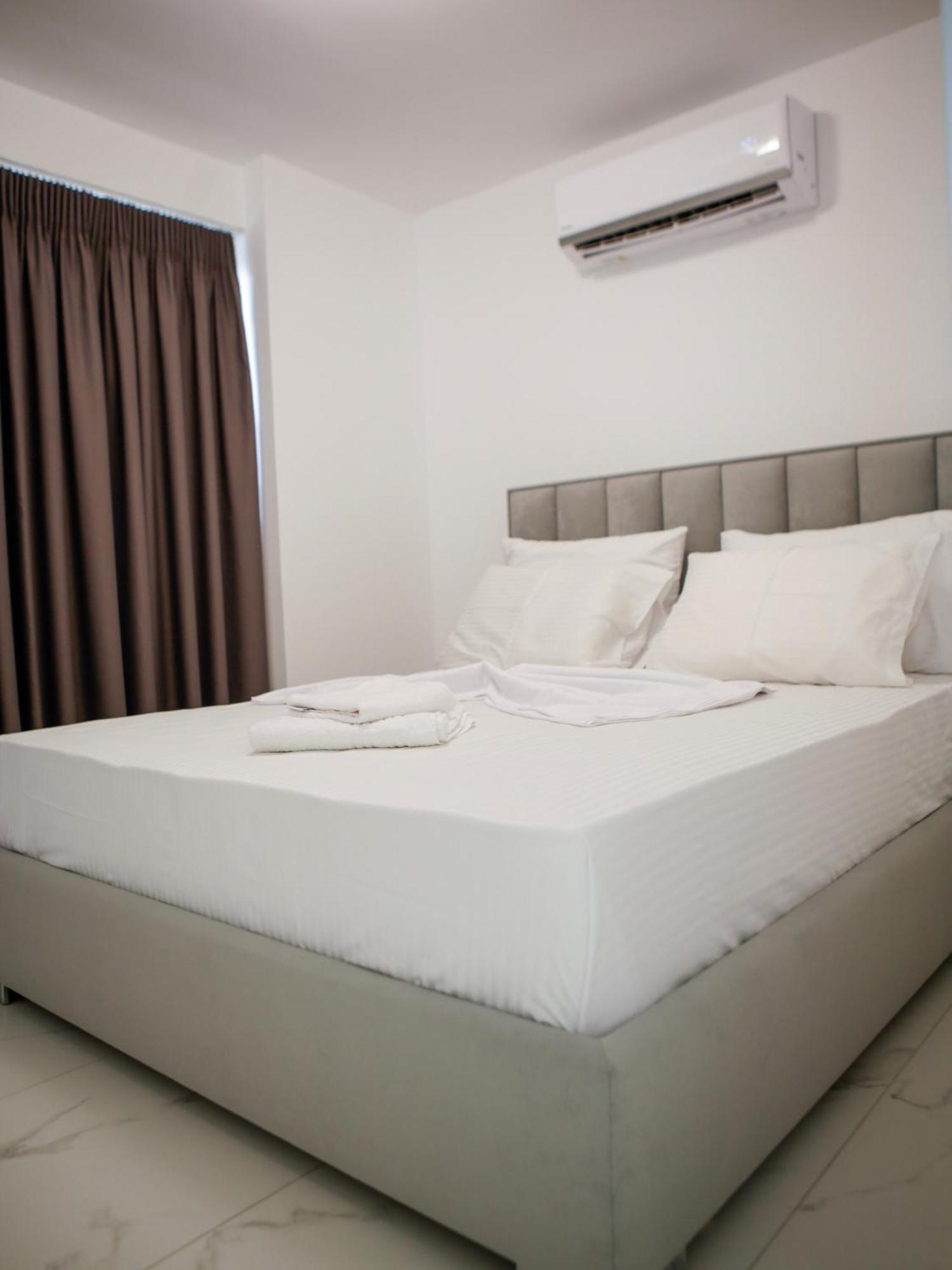 Matias Apartments Sarandë エクステリア 写真