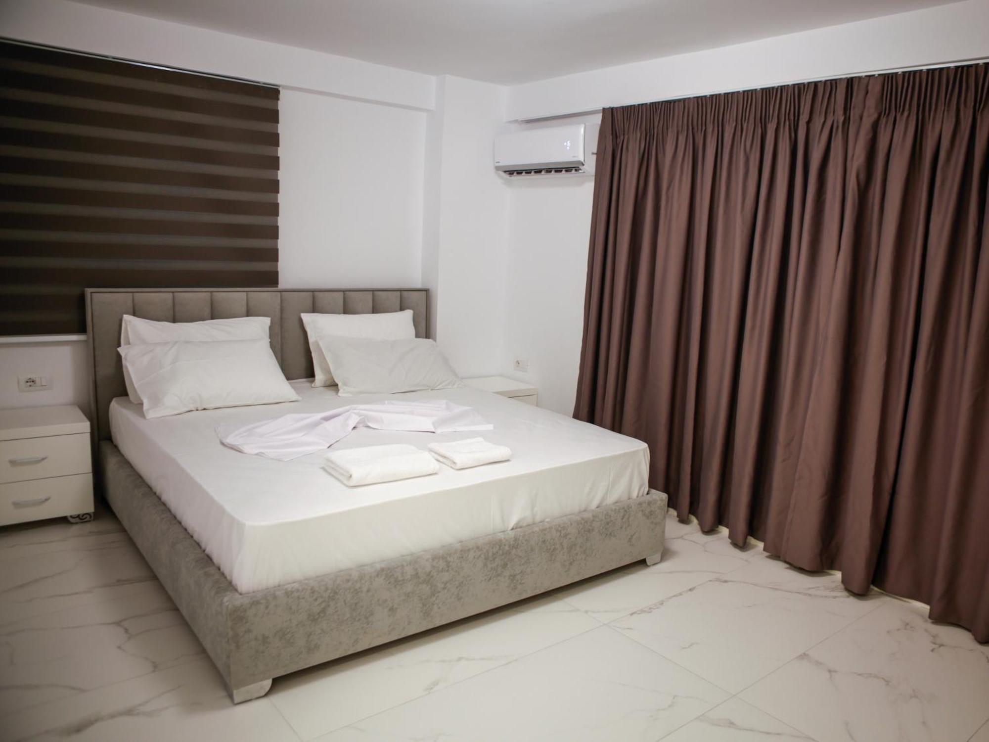 Matias Apartments Sarandë エクステリア 写真